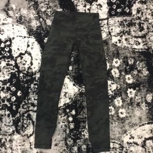 COPY - lululemon wunder under camo luxtreme
